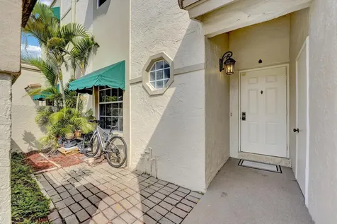 6555 Via Regina Boca Raton FL 33433