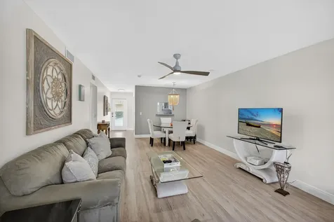 2950 SE Ocean Boulevard Boulevard Stuart FL 34996