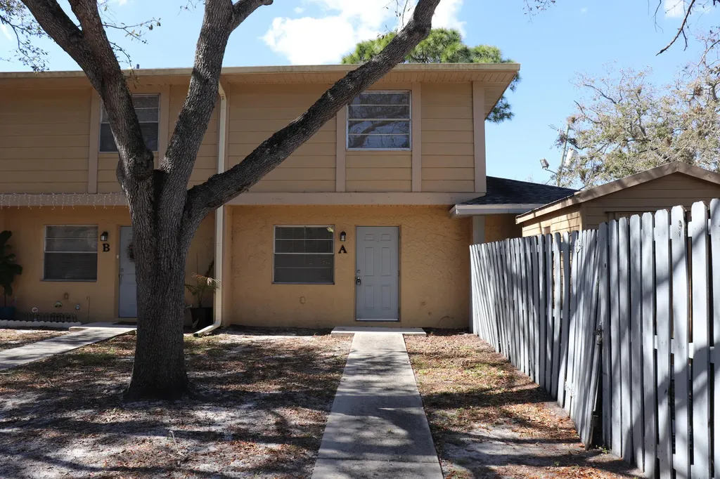 2016 S 10th Street Fort Pierce FL 34950