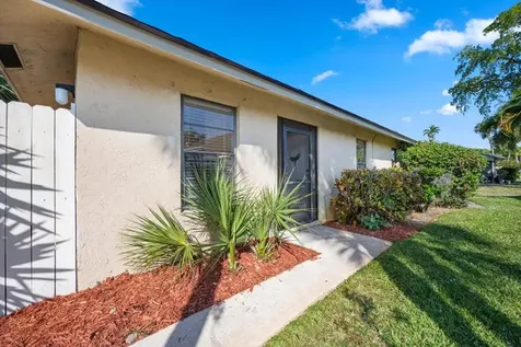 197 SE 1st Circle Boynton Beach FL 33435