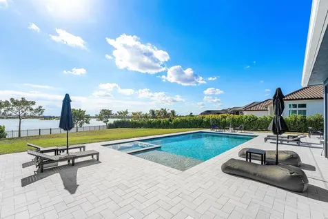 923 Hookline Circle Loxahatchee FL 33470