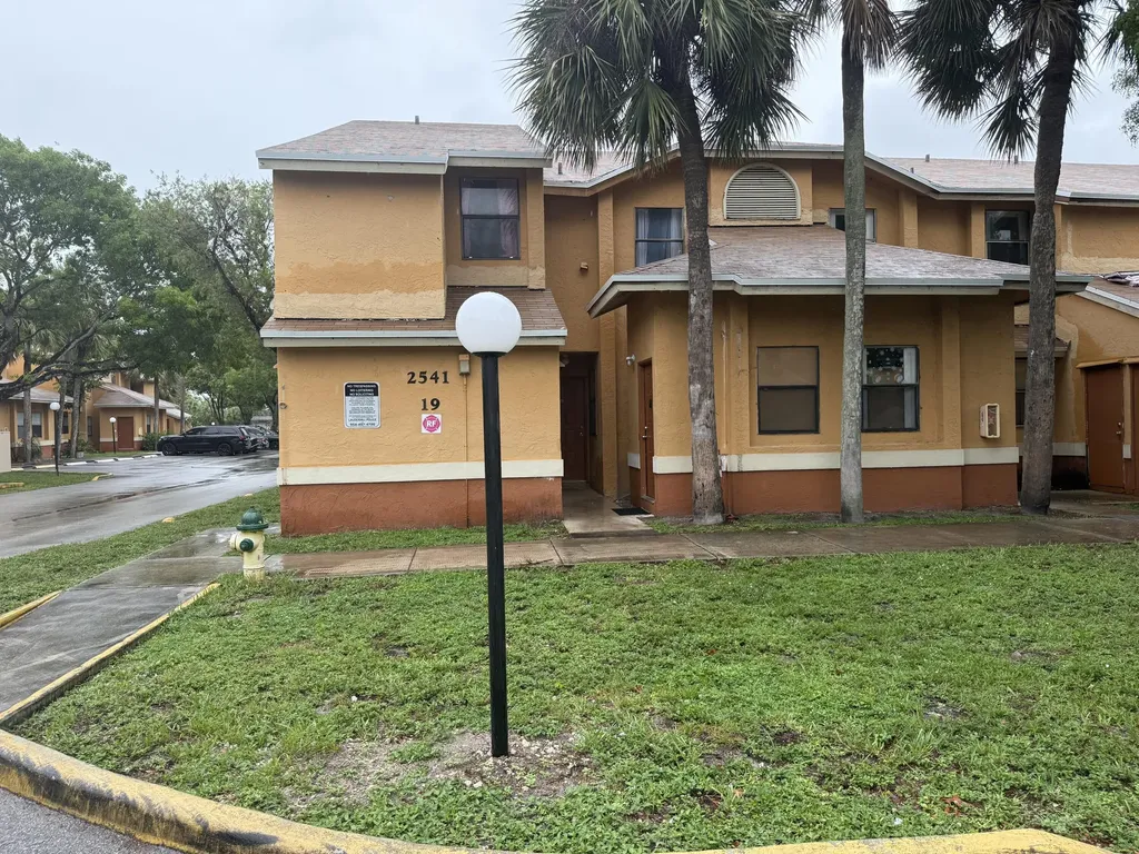 2541 Nw 56th Avenue Lauderhill FL 33313