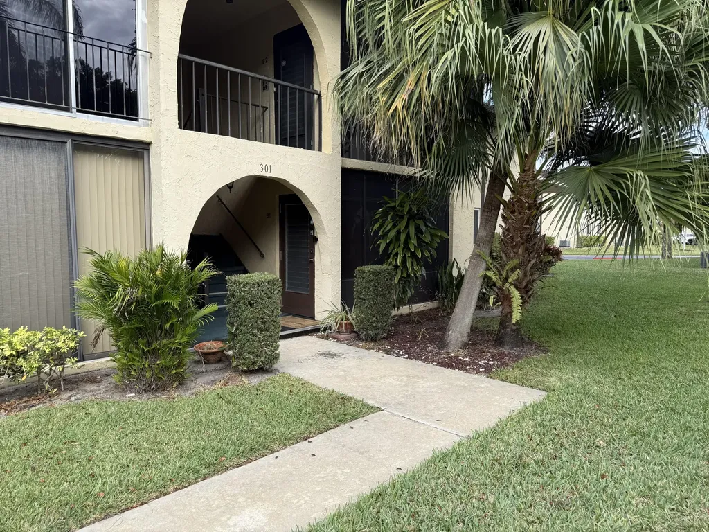 301 Pine Ridge Circle Greenacres FL 33463