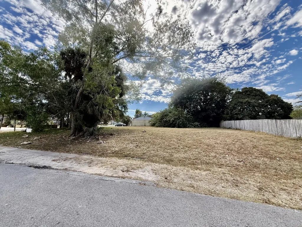 401 SW Tulip Boulevard Port Saint Lucie FL 34953