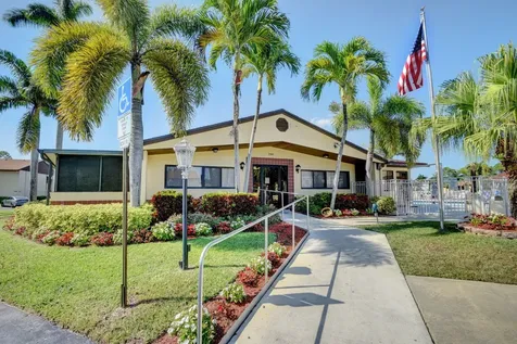 321 Knotty Pine Circle Greenacres FL 33463