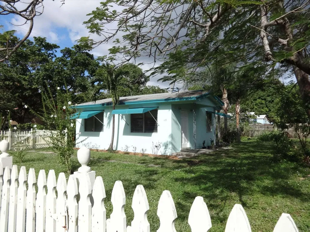 109 SW 3rd Street Delray Beach FL 33444