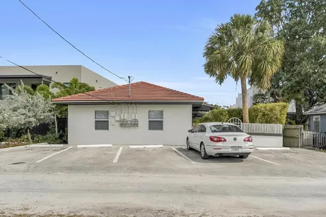 17 S Ocean Breeze Lake Worth Beach FL 33460