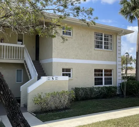 1560 SE Royal Green Circle Port Saint Lucie FL 34952