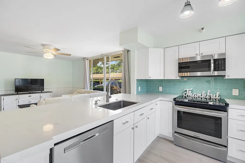 123 Yacht Club Way Hypoluxo FL 33462