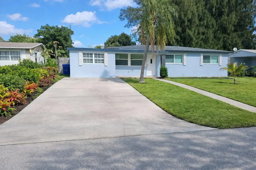 140 W 31st Court Riviera Beach FL 33404