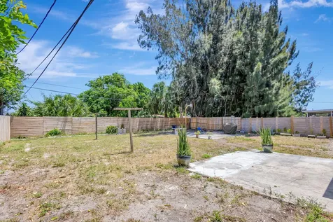 140 W 31st Court Riviera Beach FL 33404