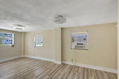 140 W 31st Court Riviera Beach FL 33404