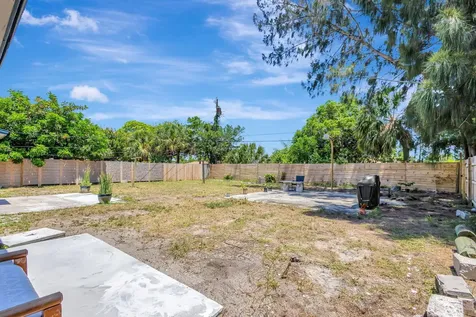 140 W 31st Court Riviera Beach FL 33404