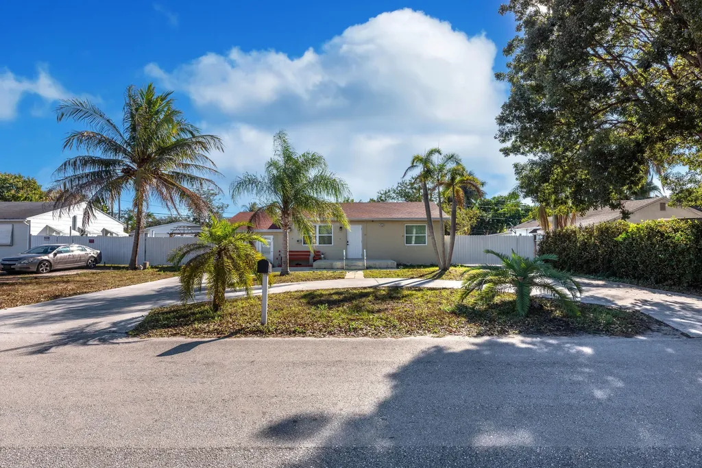 3914 Serubi Avenue Palm Springs FL 33461
