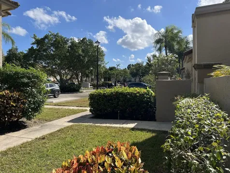 6622 Via Regina Boca Raton FL 33433