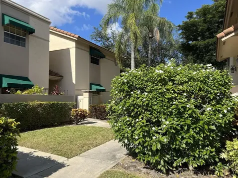 6622 Via Regina Boca Raton FL 33433