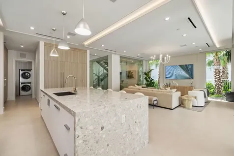 816 Palm Trail Delray Beach FL 33483