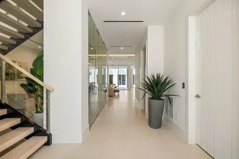 816 Palm Trail Delray Beach FL 33483