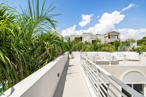 816 Palm Trail Delray Beach FL 33483