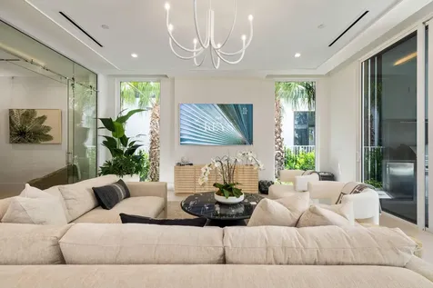 816 Palm Trail Delray Beach FL 33483