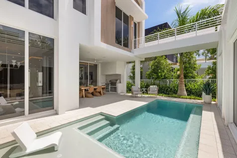 816 Palm Trail Delray Beach FL 33483