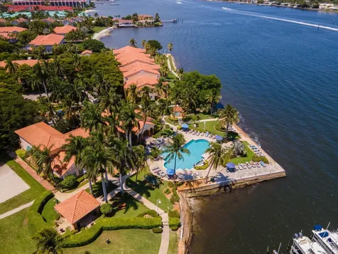 135 Yacht Club Way Hypoluxo FL 33462