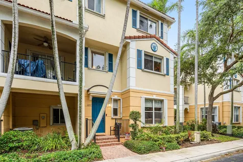 2897 S Greenleaf Circle Boynton Beach FL 33426