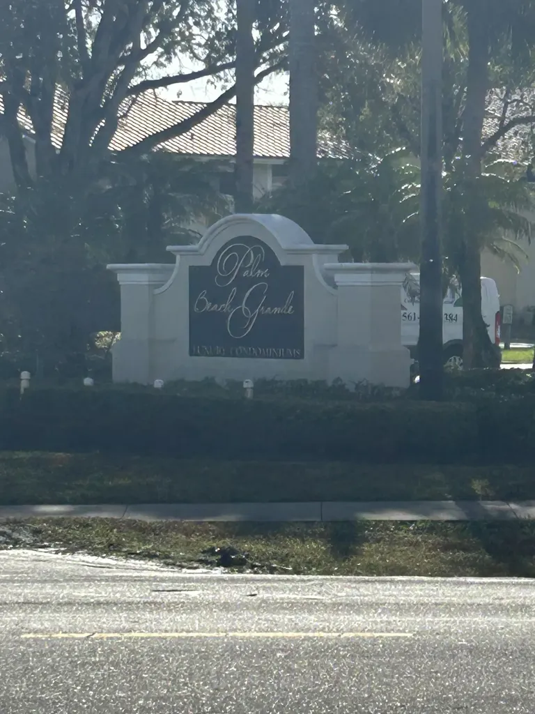 1562 Lake Crystal Drive West Palm Beach FL 33411