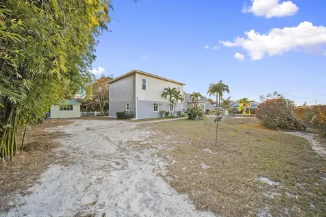 916 Sw Abingdon Avenue Port Saint Lucie FL 34953