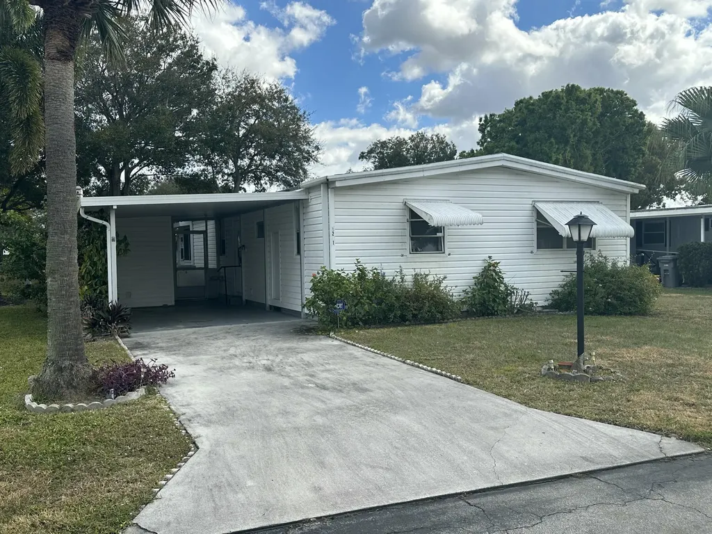 8261 E Club Road Boca Raton FL 33433