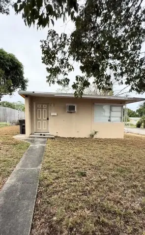 801 39th Court West Palm Beach FL 33407