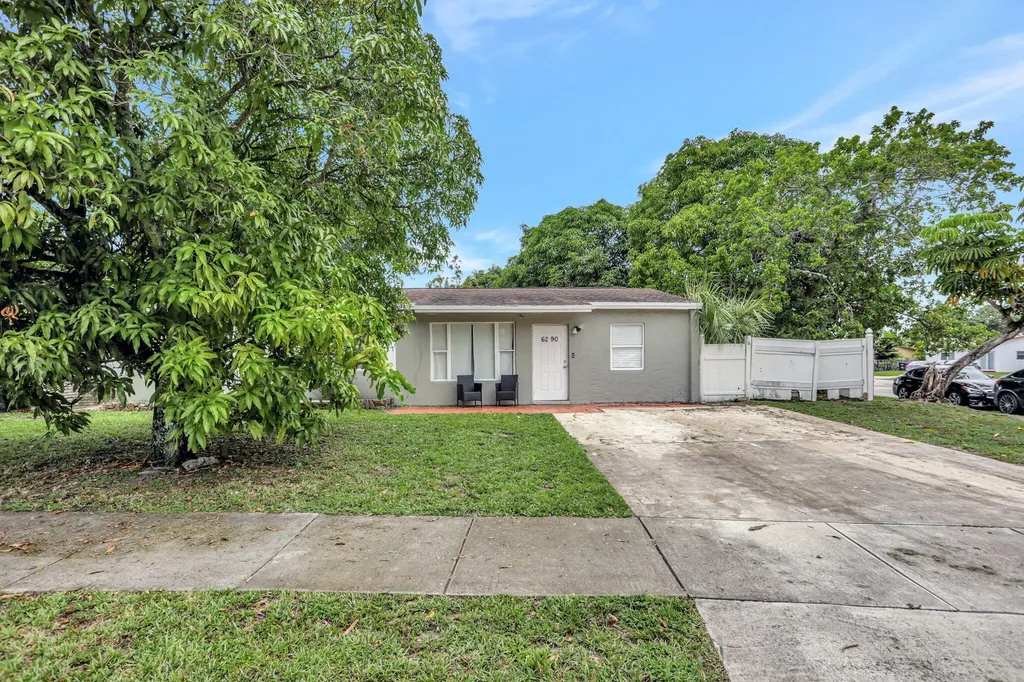 6290 Sw 18th Place North Lauderdale FL 33068