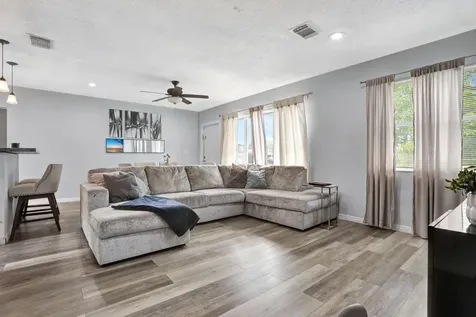 6290 Sw 18th Place North Lauderdale FL 33068