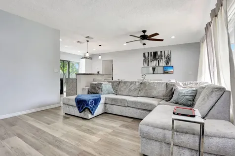 6290 Sw 18th Place North Lauderdale FL 33068