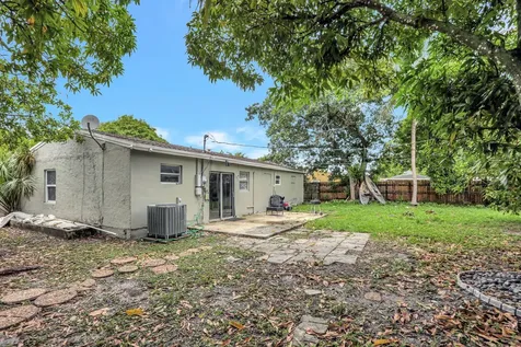 6290 Sw 18th Place North Lauderdale FL 33068