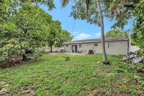 6290 Sw 18th Place North Lauderdale FL 33068