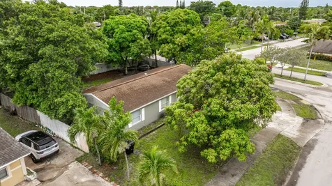 6290 Sw 18th Place North Lauderdale FL 33068