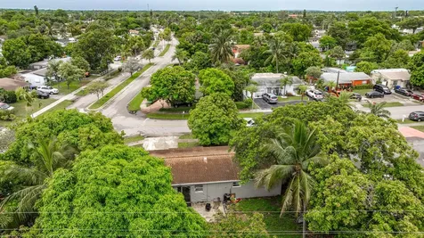 6290 Sw 18th Place North Lauderdale FL 33068