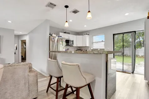 6290 Sw 18th Place North Lauderdale FL 33068