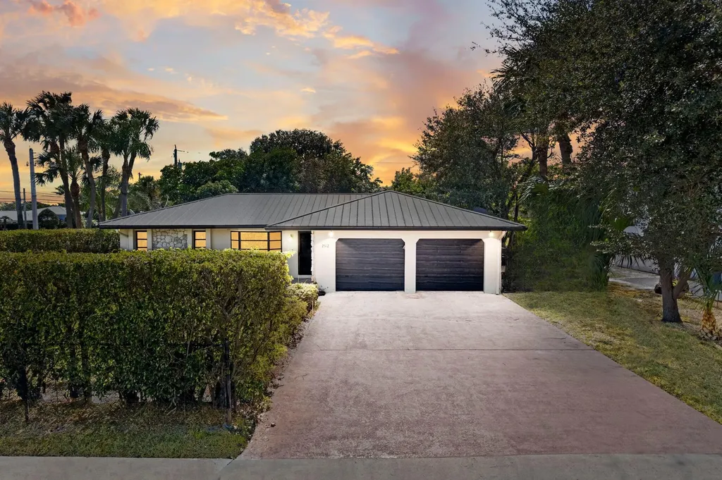 2512 Lone Pine Road Palm Beach Gardens FL 33410