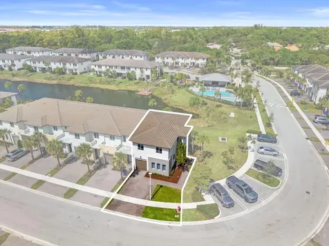 511 Pioneer Way Royal Palm Beach FL 33411