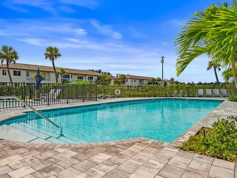 511 Pioneer Way Royal Palm Beach FL 33411