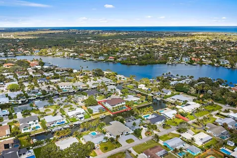 24 Leeward Circle Tequesta FL 33469