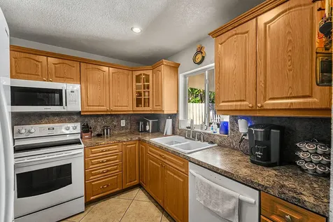 514 Sw 73rd Avenue North Lauderdale FL 33068