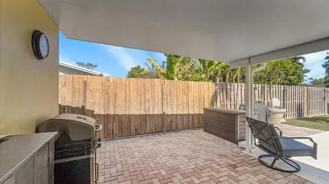 514 Sw 73rd Avenue North Lauderdale FL 33068