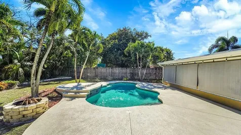 514 Sw 73rd Avenue North Lauderdale FL 33068