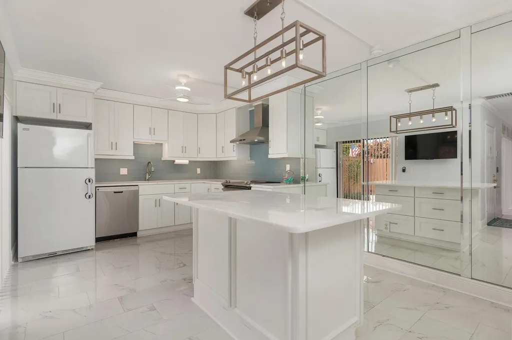 3900 County Line Road Tequesta FL 33469