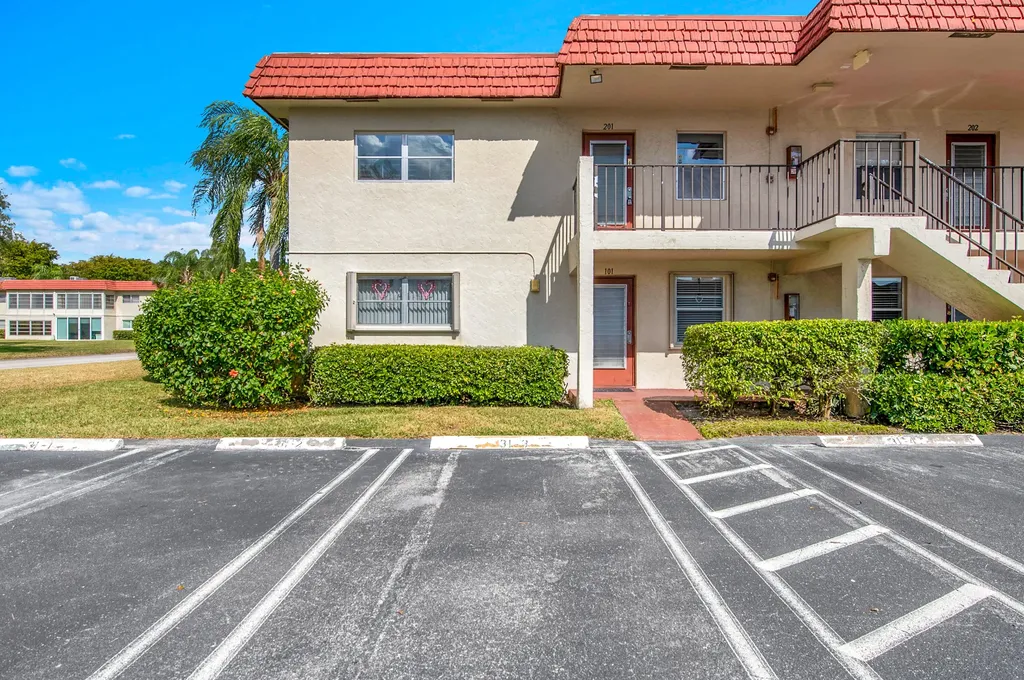 31 Abbey Lane Delray Beach FL 33446