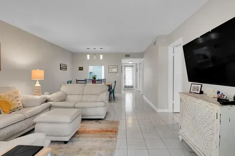 31 Abbey Lane Delray Beach FL 33446