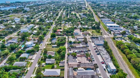 369 SE 2nd Avenue Delray Beach FL 33483
